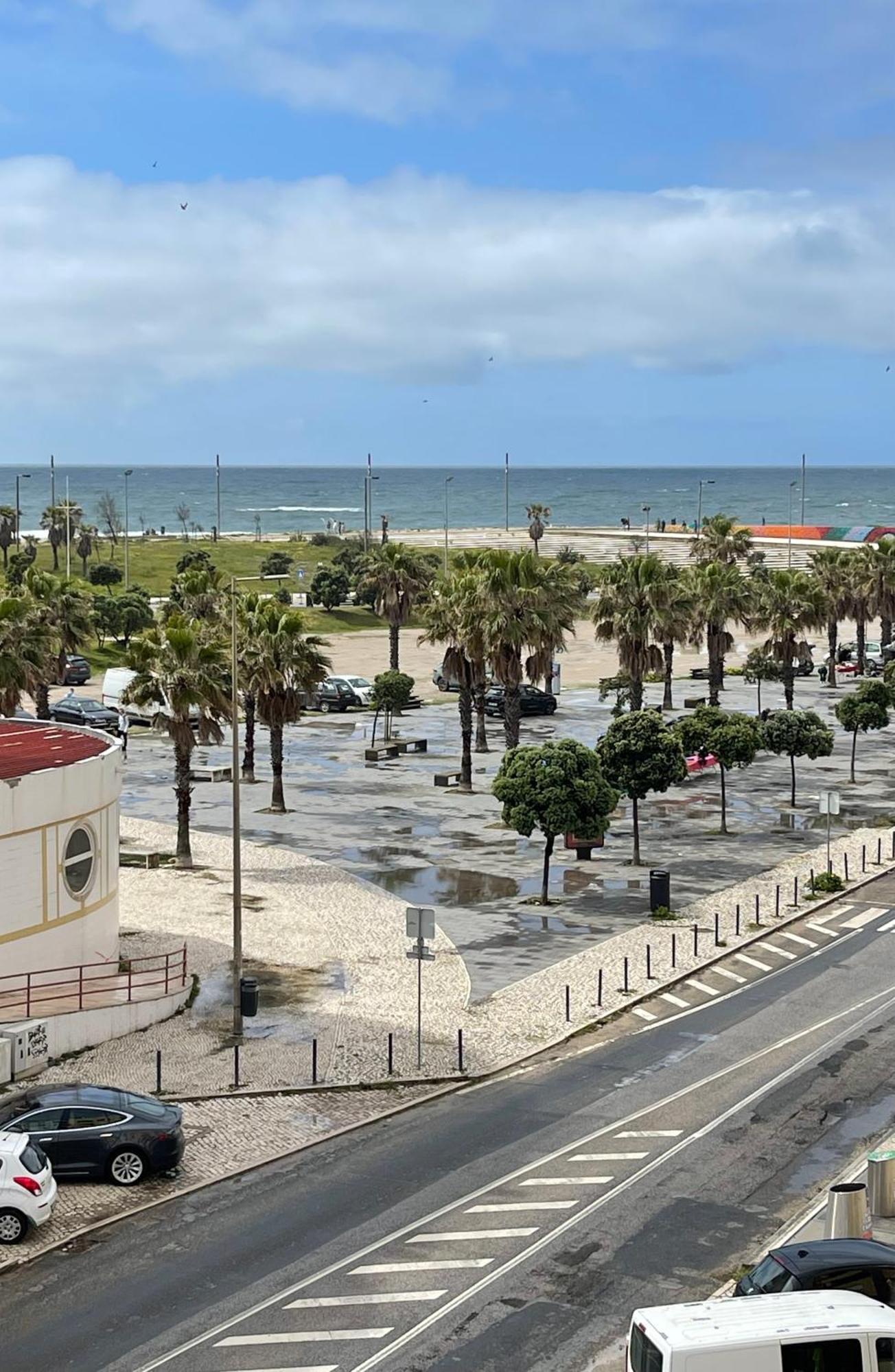 Enjoy Ocean Beach Life At Costa Da Caparica! Luaran gambar
